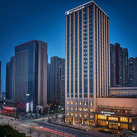 Отель Wyndham Jingzhou Экстерьер фото
