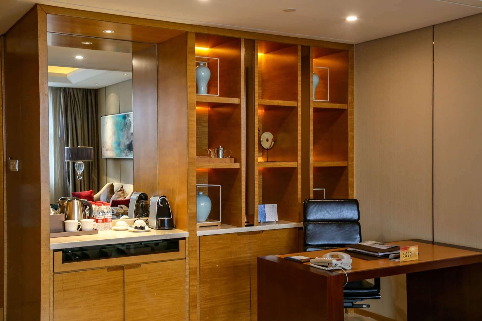 Отель Wyndham Jingzhou Экстерьер фото