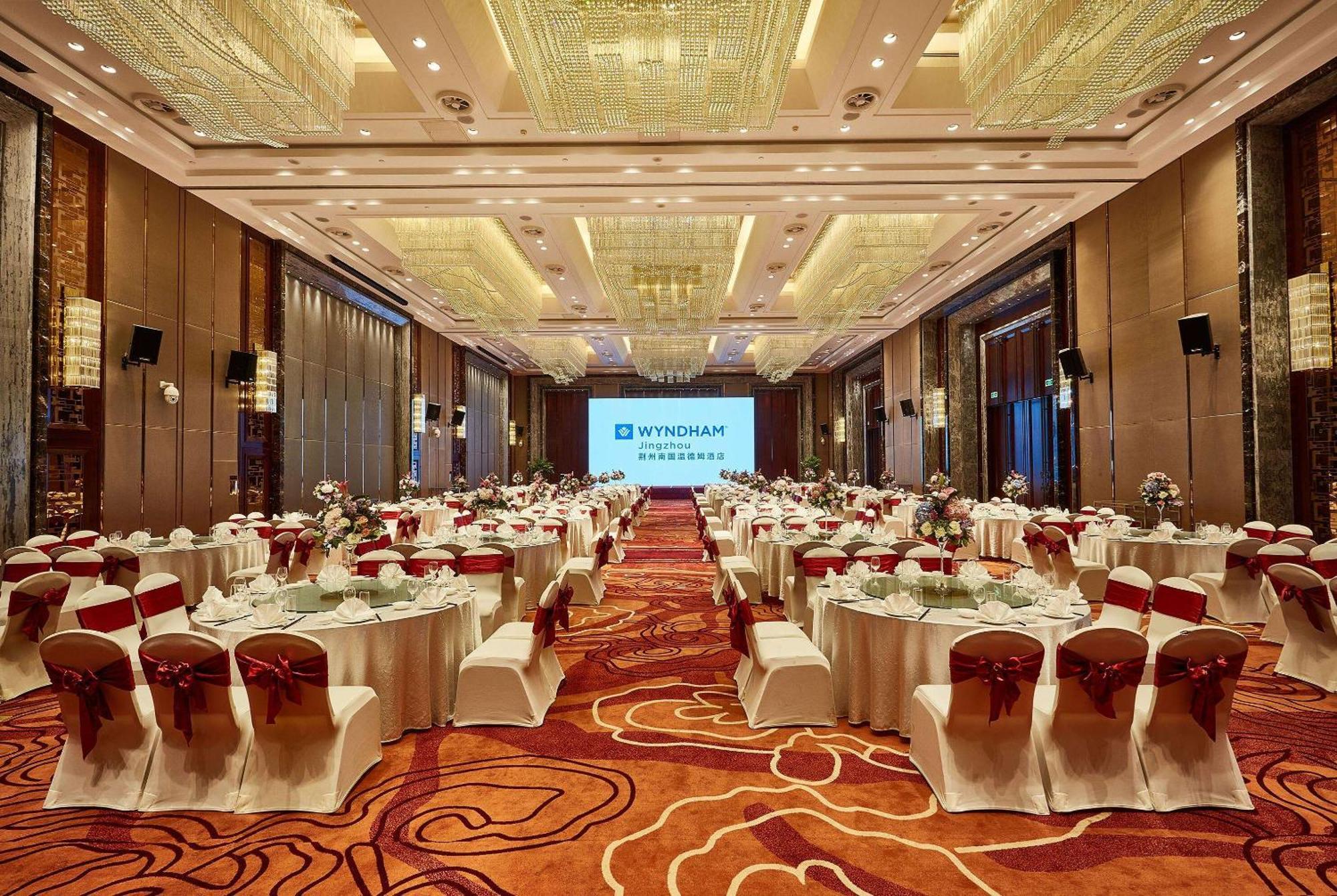 Отель Wyndham Jingzhou Экстерьер фото