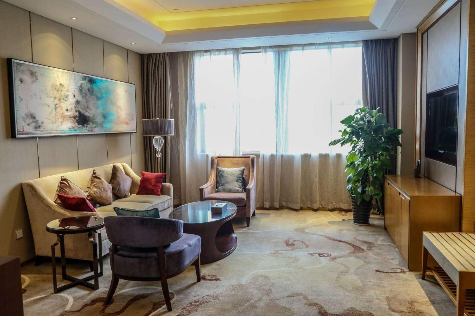 Отель Wyndham Jingzhou Экстерьер фото